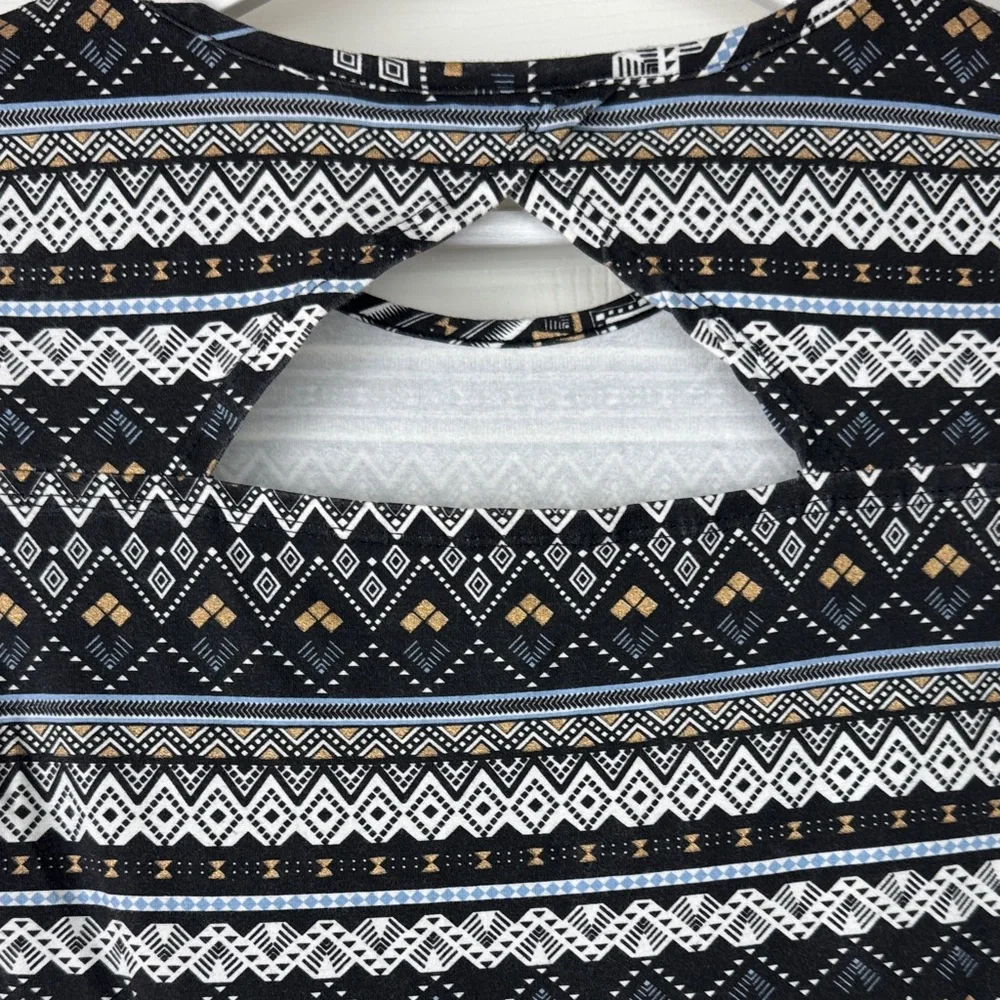 Geometric Patterned Dress - Picture 8 of 9